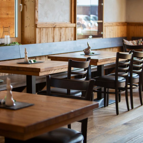Prümer Brauhaus Restaurant Sitzbereich mit Tischen und Stühlen
